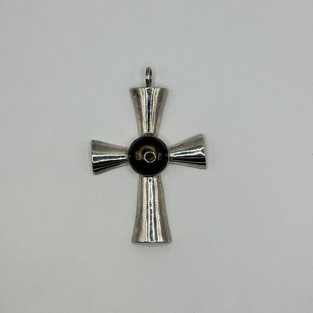 Sterling Silver Cross Pendant with Natural Black Star Sapphire 5ct